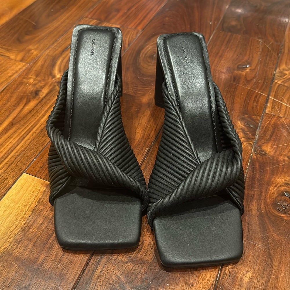 Black Oak + Fort sandals